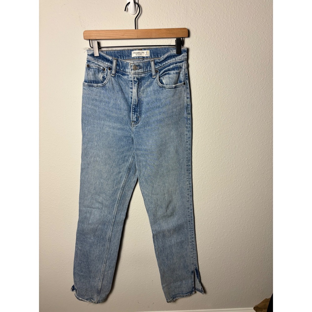 Abercrombie & Fitch The 90s Straight Ultra High Rise Light Wash Jeans 27 4R